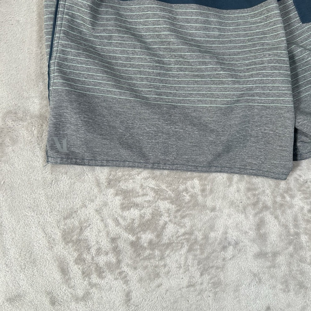 Vuori Trail Shorts 2.0 6" Mens L Blue Gray Striped Lined Athletic Performance - Picture 2 of 15